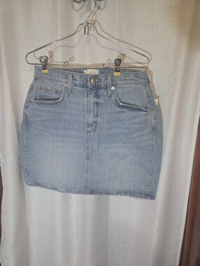 Universal Thread Women's Denim Mini Skirt, Light Wash, Size 6